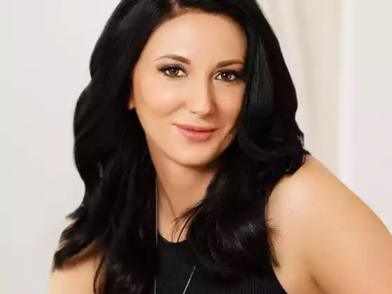 Anika Ray,
                            Spirituality
                            Expert at Simpósio do Solstício de Verão